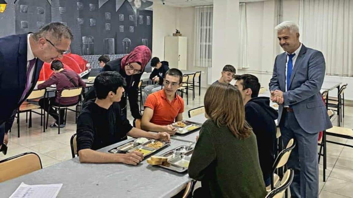 Sivaslı  Kaymakamımız Sayın Ayşegül EFE ve İlçe Milli Eğitim Müdürümüz Sayın İlker YELKEN pansiyonumuzda öğrencilerimizi ziyaret etti.  